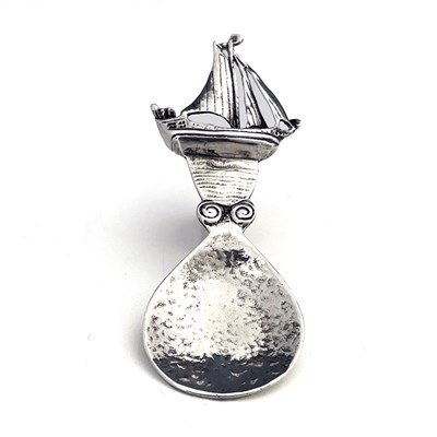 Lot 99 - Alexander Ritchie, an Arts and Crafts Iona...