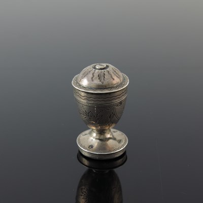 Lot 91 - A George III silver nutmeg grater, of urn form,...