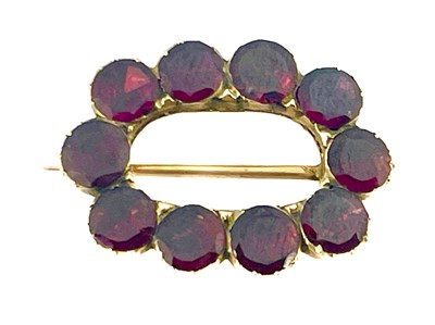 Lot 19 - A Regency garnet brooch, oval form, set with...