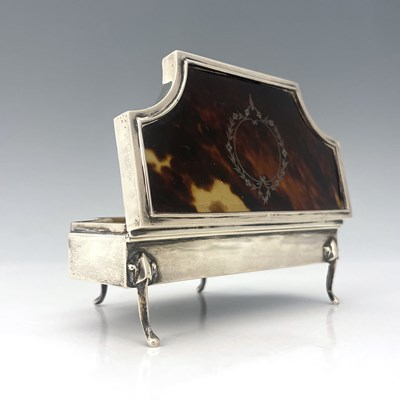 Lot 20 - A George V silver and tortoiseshell jewellery...
