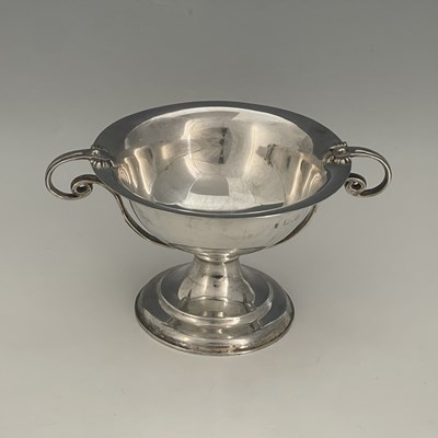 Lot 76 - An Edwardian silver Art Nouveau style pedestal...