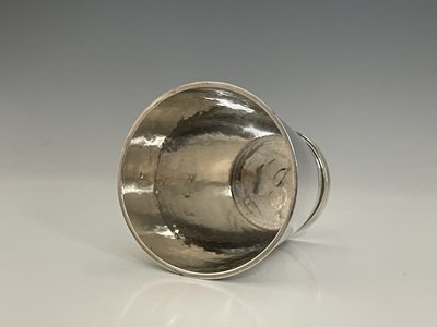 Lot 113 - A George V silver beaker, modelled in the...