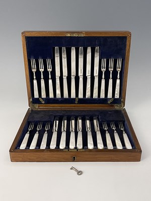 Lot 188 - A George V twelve-place dessert service,...