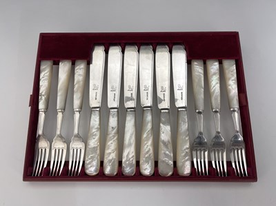 Lot 190 - A George V six-place setting, comprising six...
