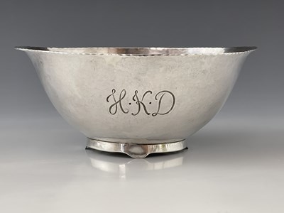 Lot 101 - An Arts and Crafts silver bowl and plate,...