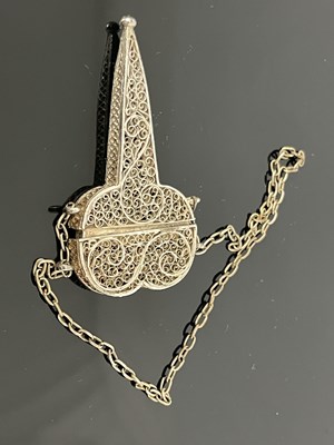 Lot 96 - A late 17th or early 18th century silver...