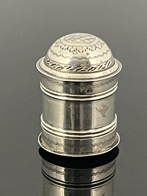 Lot 71 - A George III silver nutmeg grater, Joseph...