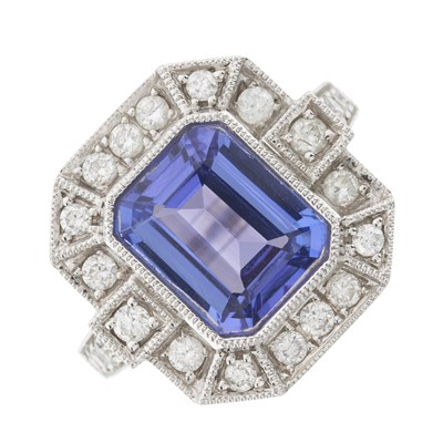 Lot 150 - An 18ct gold tanzanite and diamond cluster dress ring