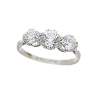 Lot 72 - An Art Deco platinum diamond three-stone ring