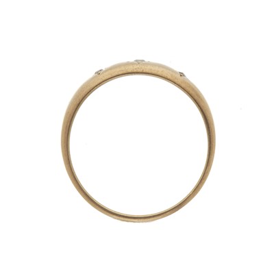 Lot 60 - An early 20th century 18ct gold diamond three-stone band ring