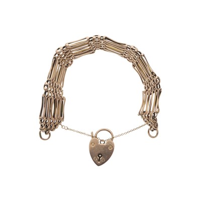 Lot 47 - An early 20th century 9ct gold gate bracelet