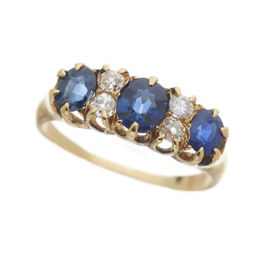 Lot 51 - An early 20th century gold sapphire and diamond ring