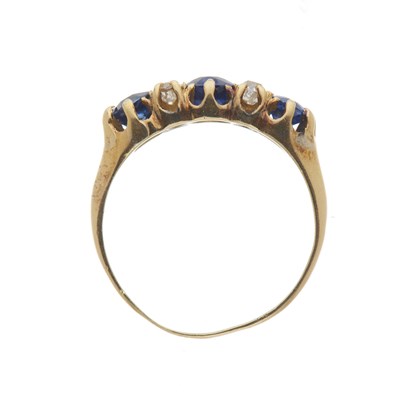 Lot 51 - An early 20th century gold sapphire and diamond ring