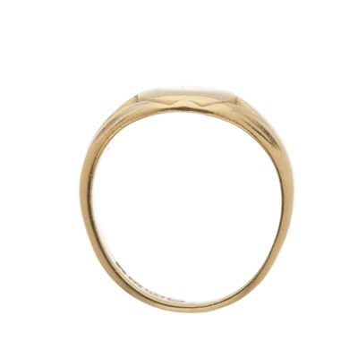 Lot 48 - An early 20th century 18ct gold signet ring