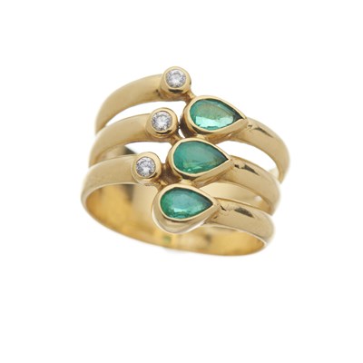 Lot 31 - An 18ct gold emerald and diamond dress ring