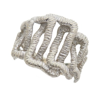 Lot 111 - A 1970s 18ct gold knot ring