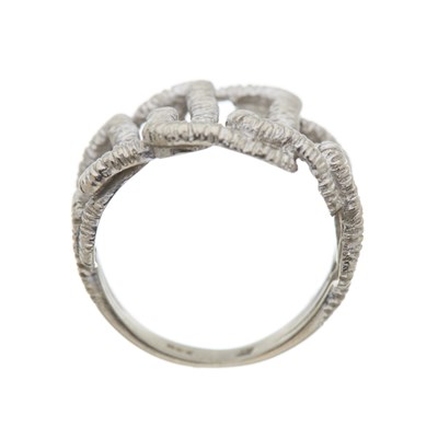 Lot 111 - A 1970s 18ct gold knot ring