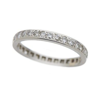Lot 63 - An early 20th century diamond full eternity ring