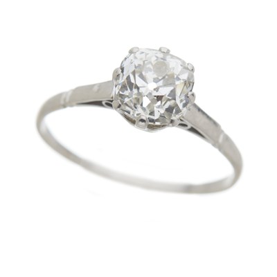 Lot 78 - An early 20th century platinum diamond single-stone ring