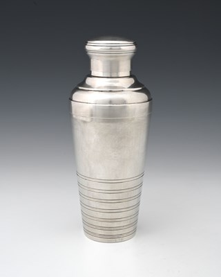 Lot 5 - A twentieth-century plated cocktail shaker, in...