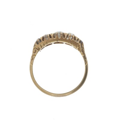 Lot 12 - A Edwardian 18ct gold diamond five-stone ring