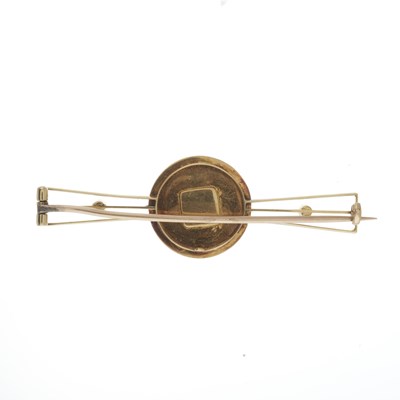 Lot 64 - Two early 20th century gold brooches