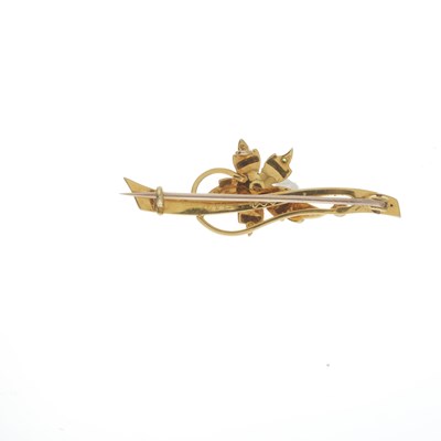 Lot 64 - Two early 20th century gold brooches
