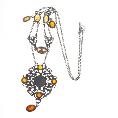 Lot 55 - Edward Spencer for the Artificers Guild (attr.), an Arts & Crafts silver fire opal necklace