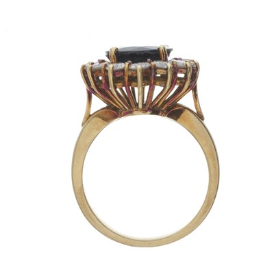 Lot 57 - An 18ct gold sapphire and diamond cluster ring