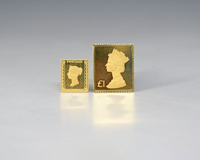 Lot 107 - A 22-carat gold £1 Machin stamp ingot, and...