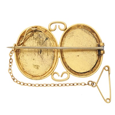 Lot 12 - A mid 19th century gold pietra dura floral brooch