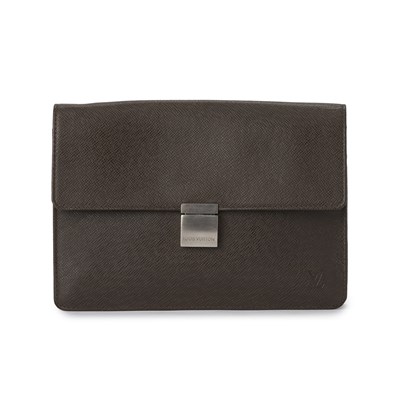 Lot 290 - Louis Vuitton, a Selenga clutch.