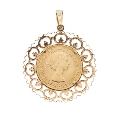 Lot 37 - Elizabeth II, a gold full sovereign coin pendant
