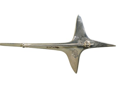 Lot 43 - Ernest A. Blyth for Tarratt, a silver modernist brooch