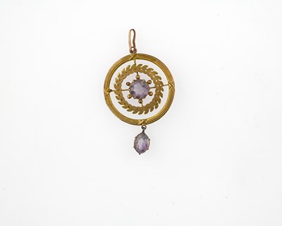 Lot 11 - An Art Nouveau 9ct gold amethyst drop pendant