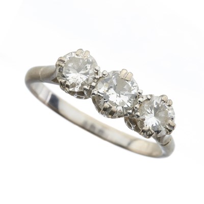 Lot 65 - A mid 20th century diamond three-stone ring