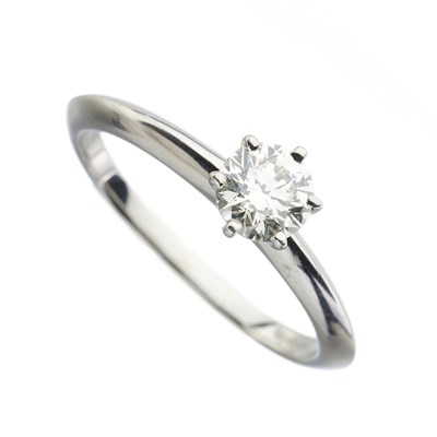 Lot 118 - Tiffany & Co., a platinum diamond single-stone ring