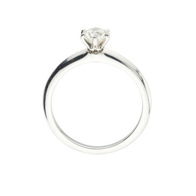 Lot 118 - Tiffany & Co., a platinum diamond single-stone ring