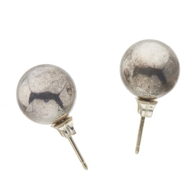 Lot 45 - Tiffany & Co., a pair of silver HardWare Ball stud earrings