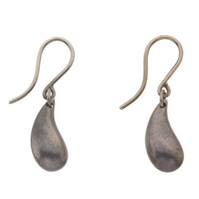 Lot 22 - Elsa Peretti for Tiffany & Co., a pair of silver Teardrop earrings