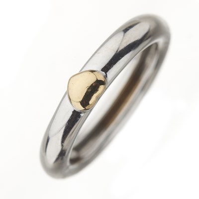 Lot 75 - Tiffany & Co., a vintage 18ct gold Heart Friendship ring