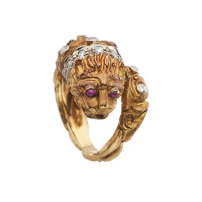 Lot 100 - Zolotas, an 18ct gold diamond and pink sapphire lion's head ring
