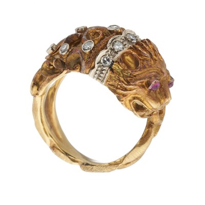 Lot 100 - Zolotas, an 18ct gold diamond and pink sapphire lion's head ring