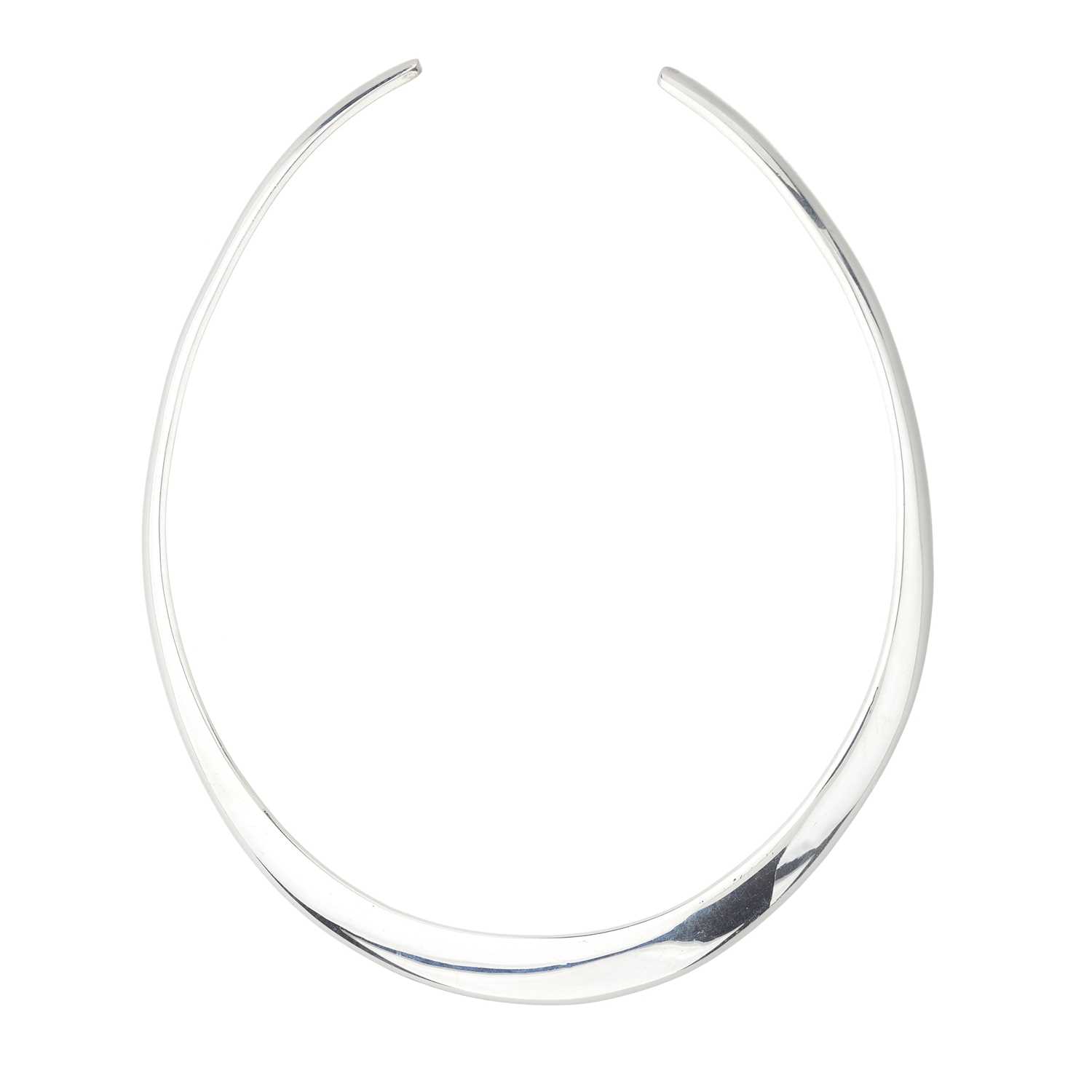 Lot 79 - Tiffany & Co., a vintage silver flat cuff collar necklace