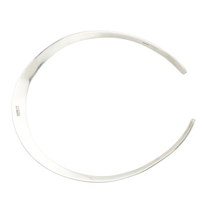 Lot 79 - Tiffany & Co., a vintage silver flat cuff collar necklace