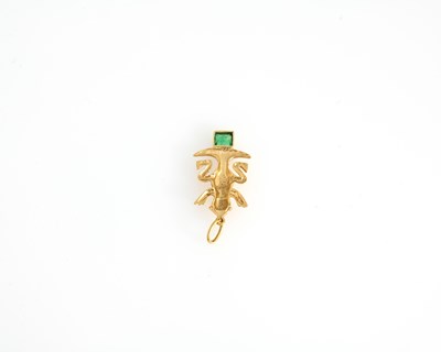 Lot 7 - An 18ct gold emerald salamander pendant