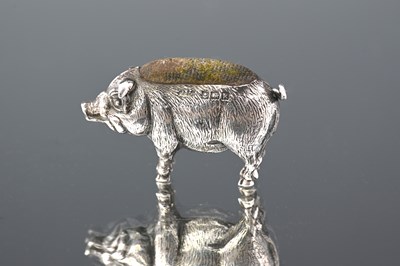 Lot 174 - An Edwardian silver novelty pin cushion,...