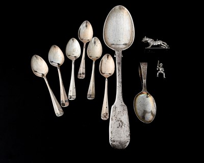 Lot 260 - A group of hallmarked silver to include a...