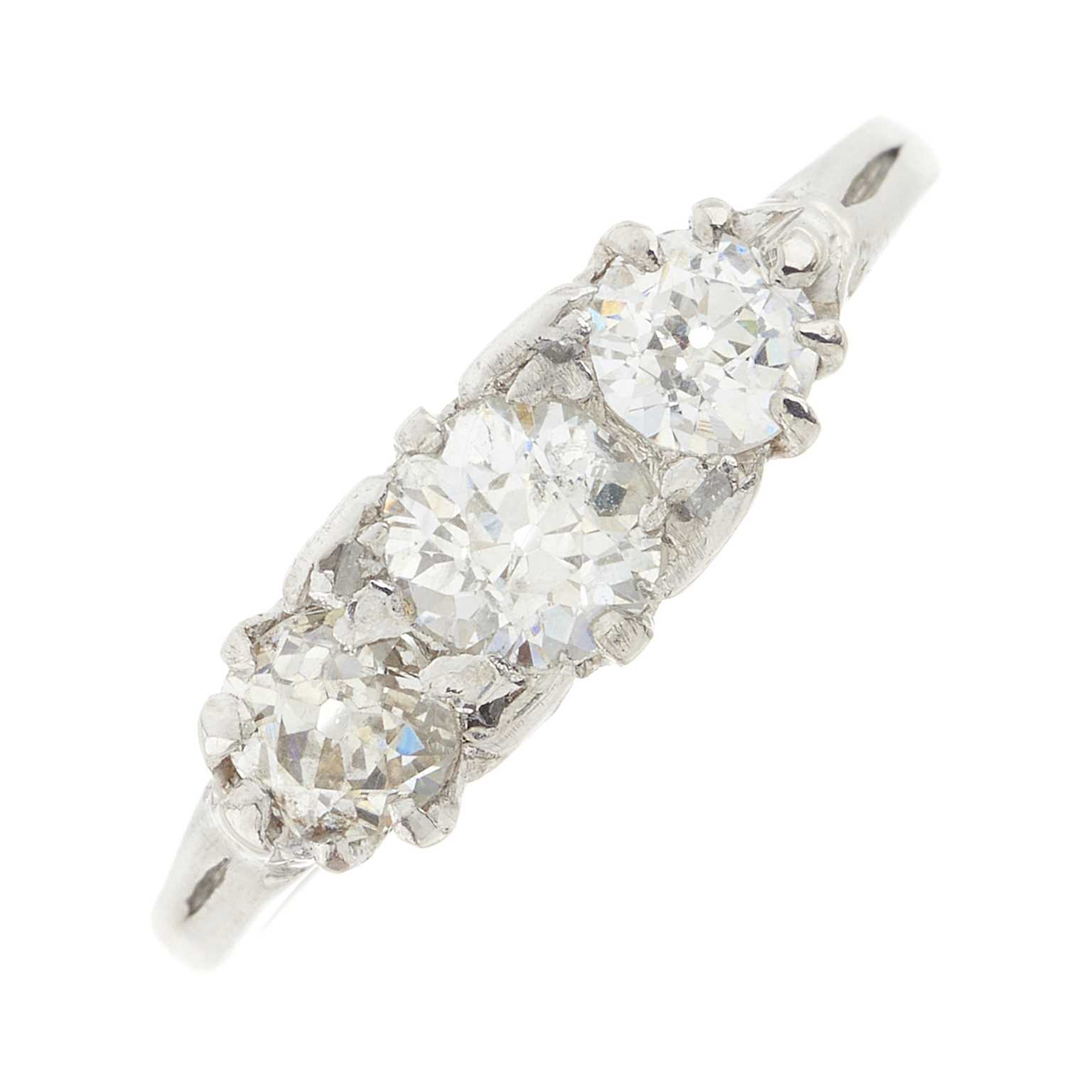 Lot 8 - An early 20th century platinum diamond three-stone ring