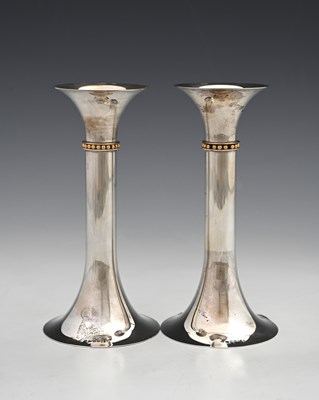 Lot 433 - A pair of Elizabeth II contemporary silver...